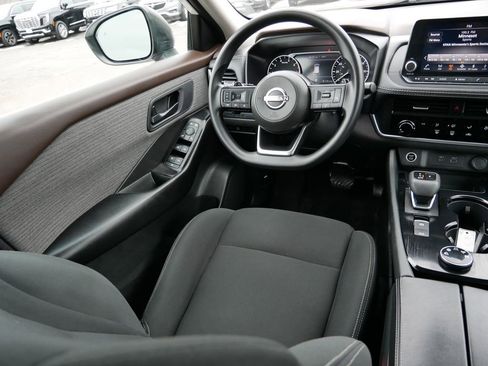 Used 2023 Nissan Rogue S image 13