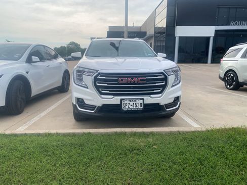 Used 2022 GMC Terrain SLT w/ Tech Package FWD image 5