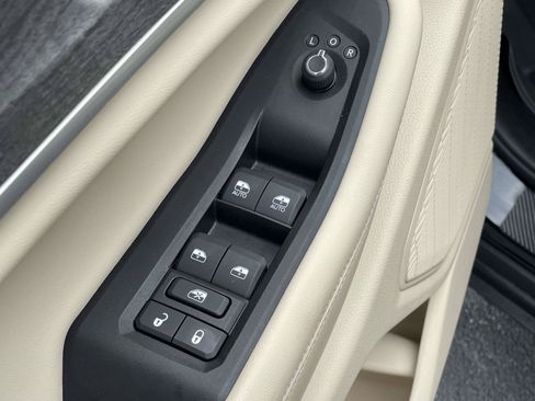 Used 2023 Jeep Grand Cherokee Limited AWD/4WD image 15