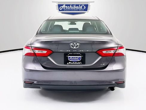 Used 2018 Toyota Camry LE image 7