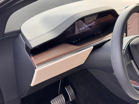 Used 2023 Tesla Model X image 27