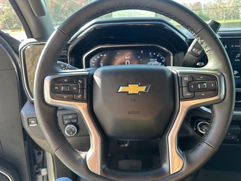 Used 2025 Chevrolet Silverado 1500 LT AWD/4WD image 30