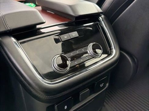 Used 2020 Lincoln Navigator L Reserve w/ Luxury Package image 21