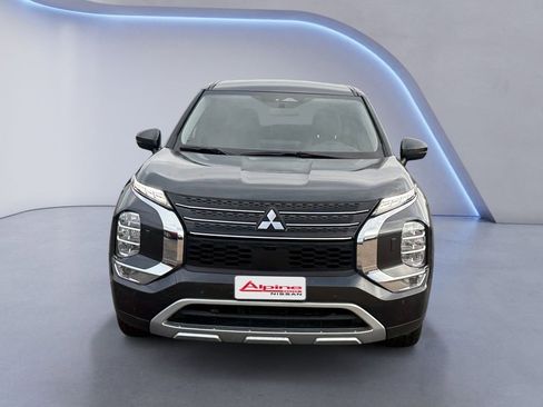 Used 2024 Mitsubishi Outlander AWD image 8