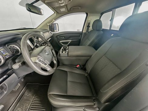 Used 2018 Nissan Titan SV w/ SV Convenience Package AWD/4WD image 13