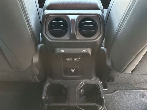 Used 2018 Jeep Wrangler Unlimited Sahara image 19
