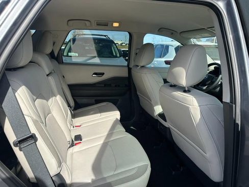 Used 2026 Nissan Pathfinder SL AWD/4WD image 4
