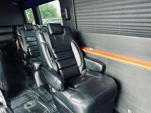 Used 2014 Mercedes-Benz Sprinter 2500 image 33