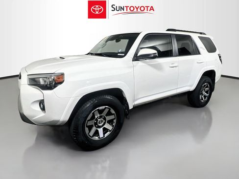 Used 2022 Toyota 4Runner TRD Off-Road Premium w/ Moonroof Package AWD/4WD image 9