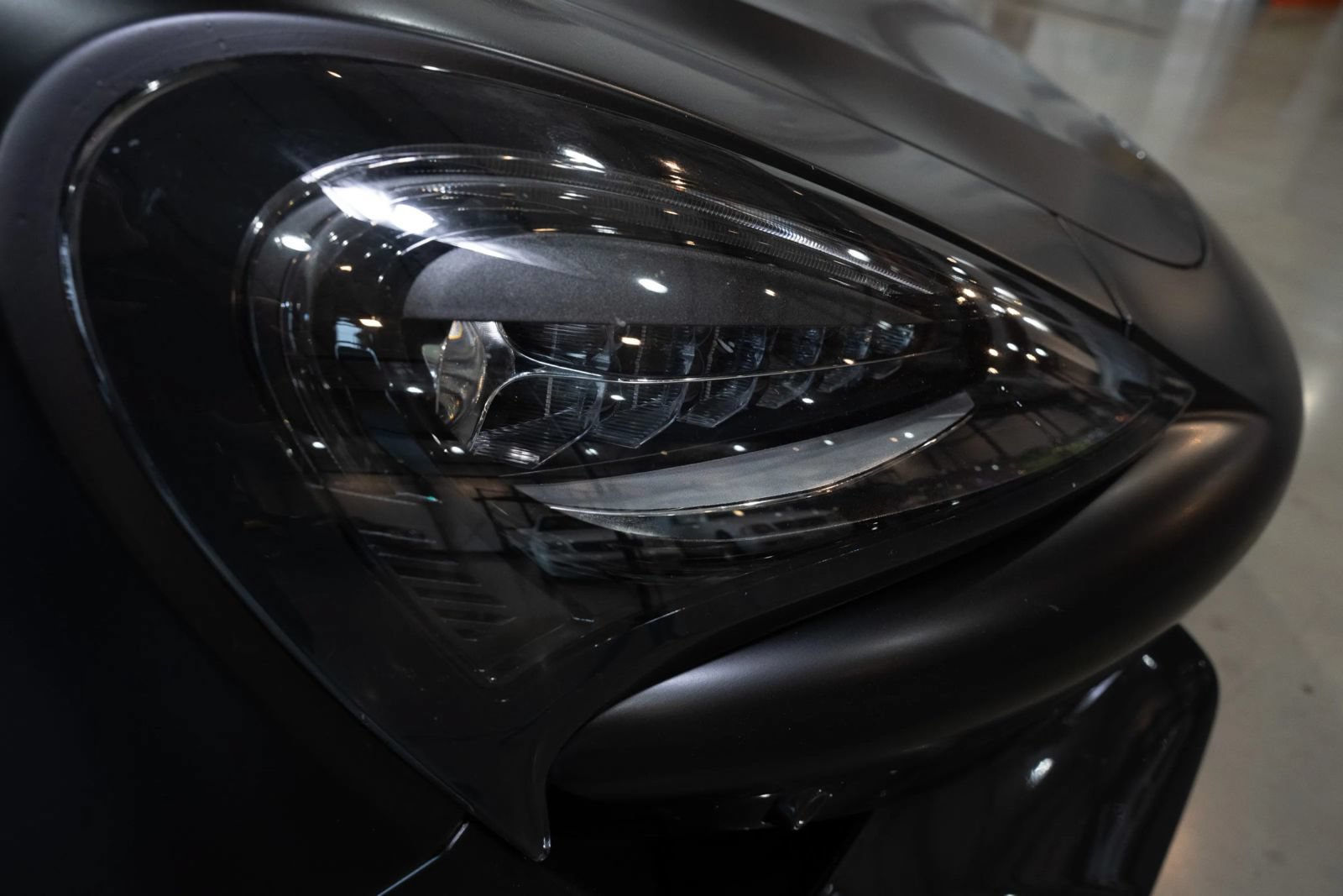 Used 2019 McLaren 570S Spider RWD image 37
