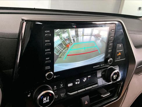Used 2022 Toyota Highlander XLE image 24