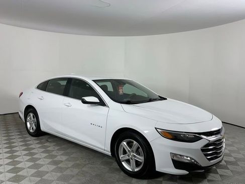 Used 2023 Chevrolet Malibu LT w/ Driver Confidence Package FWD image 3