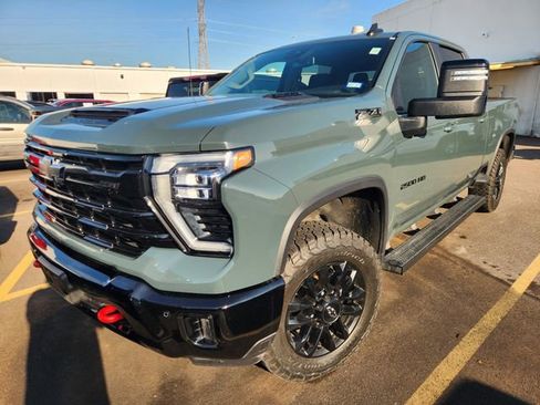 Used 2025 Chevrolet Silverado 2500 LT w/ Trail Boss Package AWD/4WD image 2