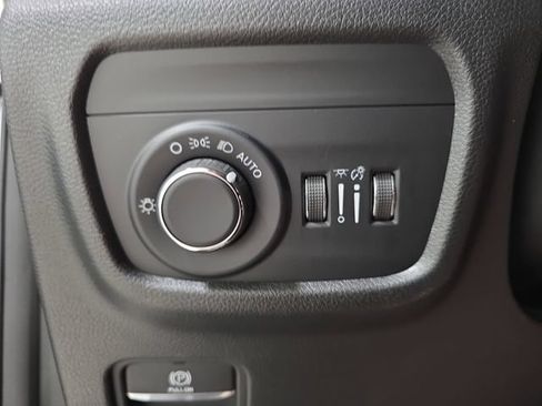 Used 2024 Jeep Grand Cherokee Altitude AWD/4WD image 24