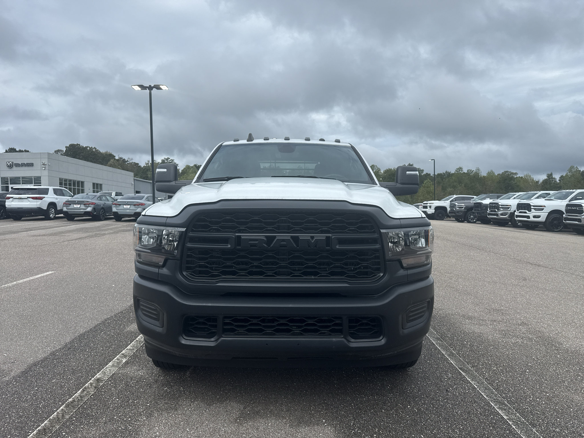 New 2024 RAM 3500 Tradesman w/ Convenience Group AWD/4WD image 4
