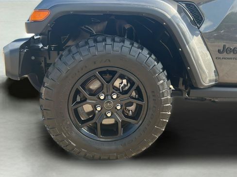 Used 2024 Jeep Gladiator Sport AWD/4WD image 29