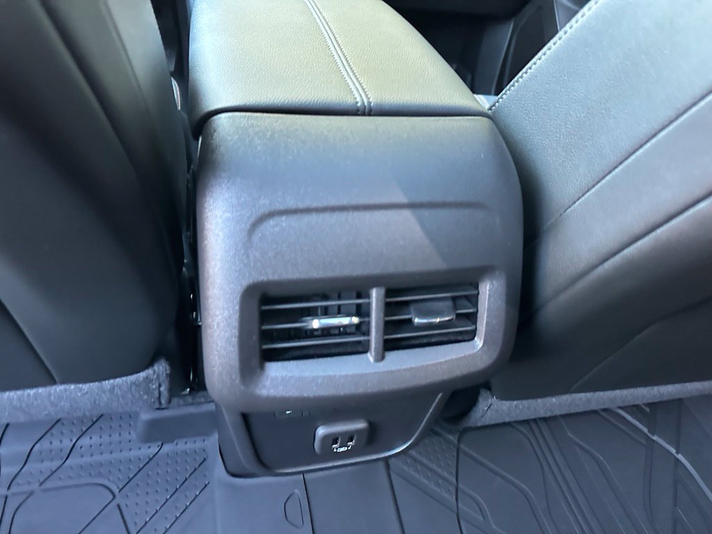 Used 2024 Chevrolet Equinox Premier FWD image 23