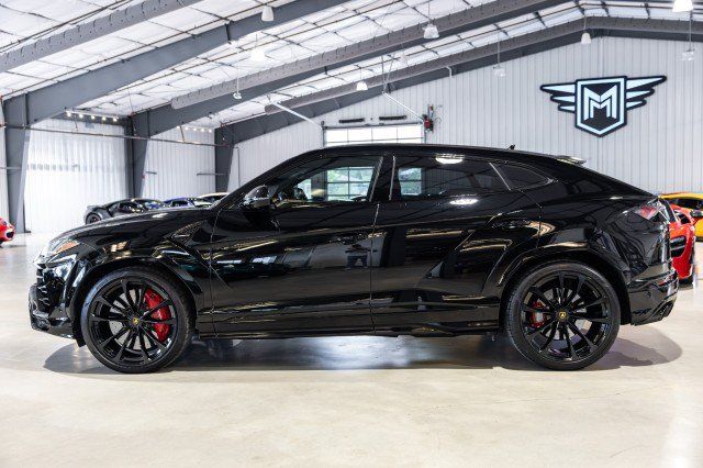 Used 2022 Lamborghini Urus AWD/4WD image 3