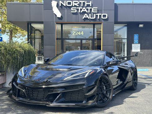 Used 2025 Chevrolet Corvette Z06 w/ Z07 Performance Package RWD image 2