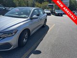 Used 2022 Volkswagen Jetta SE w/ Panoramic Sunroof Package image 2