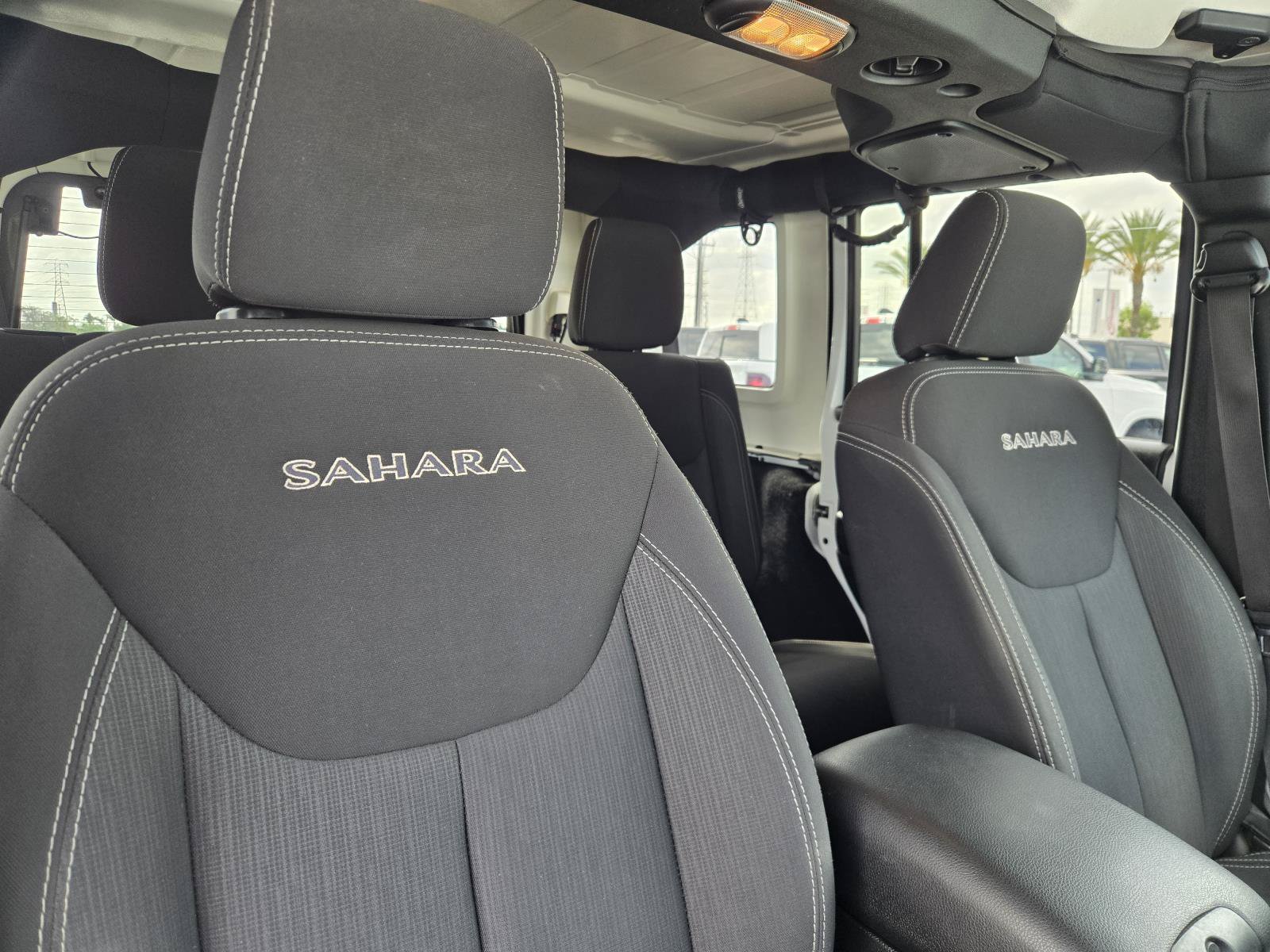 Used 2018 Jeep Wrangler Unlimited Sahara w/ Connectivity Group AWD/4WD image 27