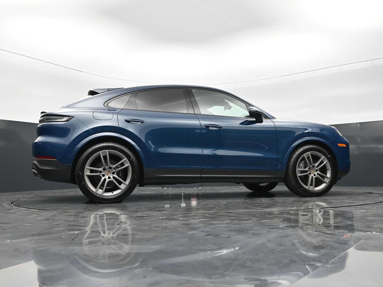 Certified 2025 Porsche Cayenne Coupe AWD/4WD image 43