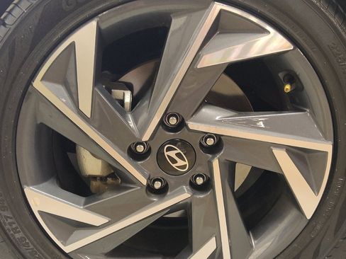 Used 2025 Hyundai Elantra SEL FWD image 31