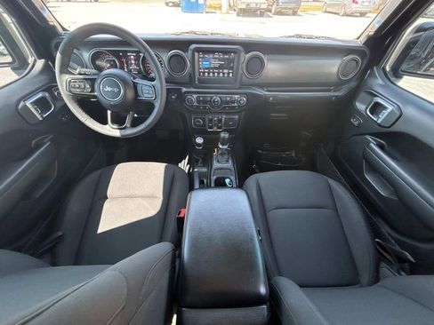 Used 2023 Jeep Gladiator Sport AWD/4WD image 8