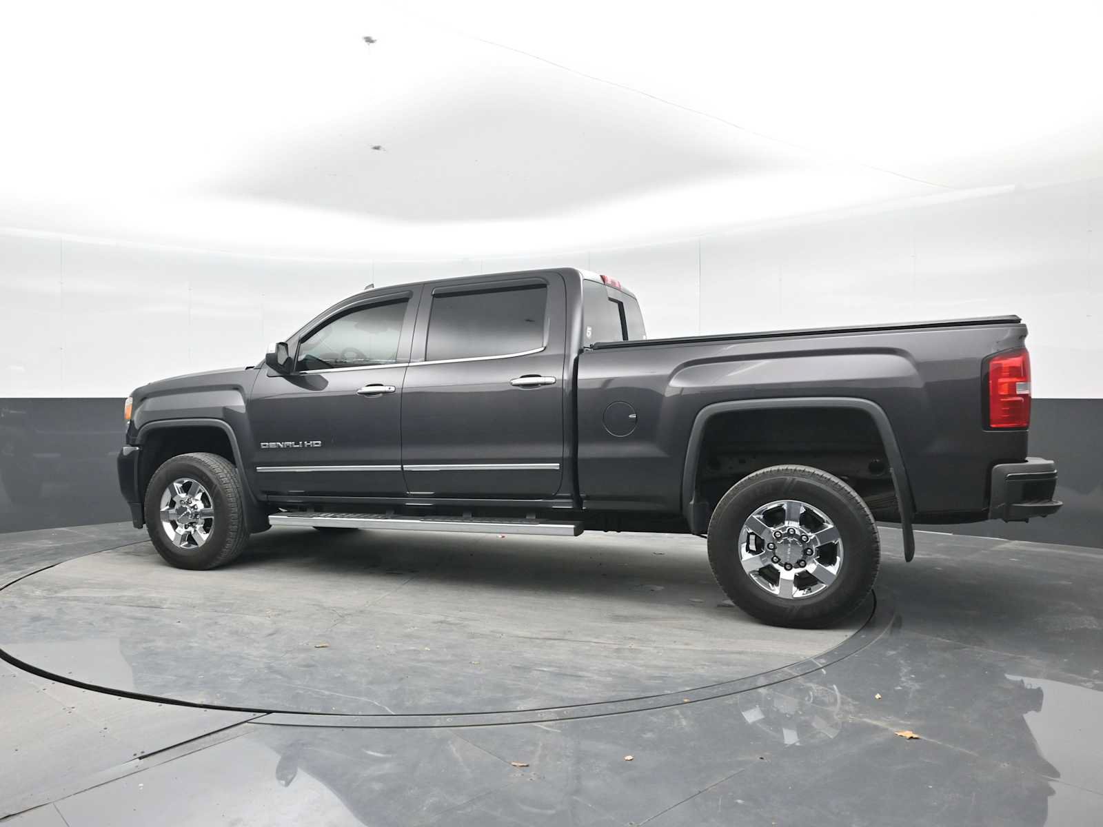 Used 2015 GMC Sierra 2500 Denali w/ Driver Alert Package AWD/4WD image 3