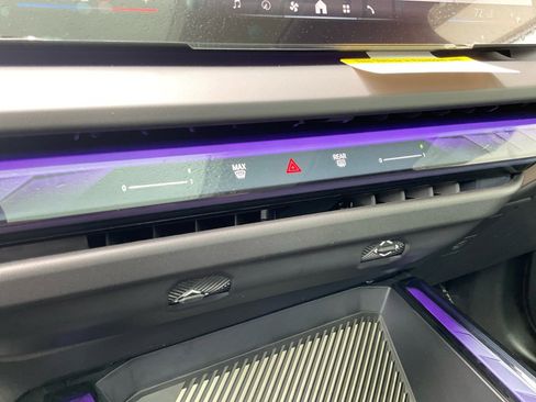 Certified 2025 BMW X3 xDrive30i w/ Premium Package image 18