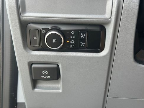 Used 2024 Ford F150 XLT AWD/4WD image 19