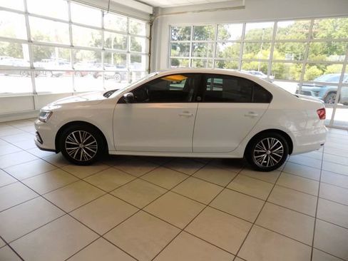Used 2018 Volkswagen Jetta Wolfsburg Edition FWD image 5