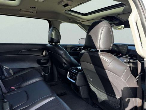 Used 2025 Kia Carnival SX w/ SX Dark Edition Package image 51