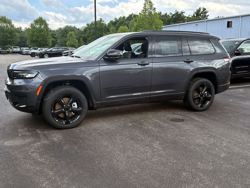 New 2025 Jeep Grand Cherokee L Altitude image 5