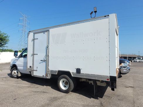 Used 2021 Ford E-450 and Econoline 450 Super Duty RWD image 21