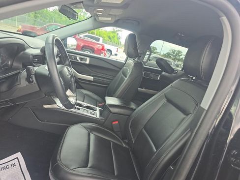 Used 2023 Ford Explorer XLT w/ Equipment Group 202A AWD/4WD image 6