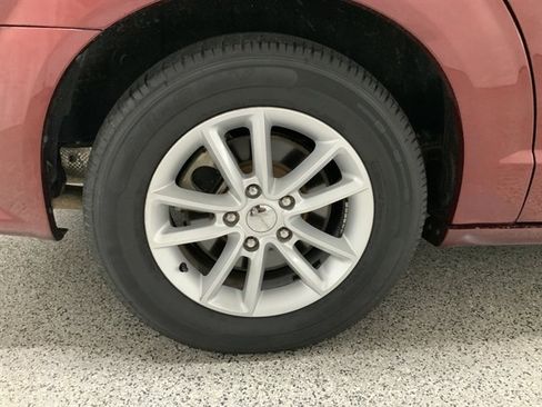 Used 2019 Dodge Grand Caravan SXT image 10