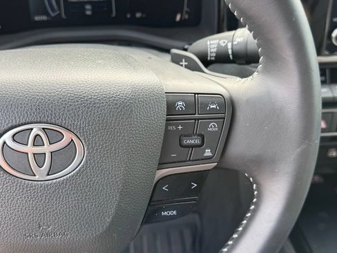Used 2025 Toyota Camry SE FWD image 15