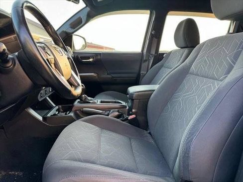 Used 2017 Toyota Tacoma TRD Off-Road w/ Tow Package AWD/4WD image 79
