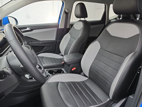 Certified 2022 Volkswagen Taos SEL w/ Panoramic Sunroof Package image 14