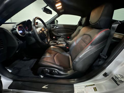 Used 2020 Nissan 370Z Coupe RWD image 15