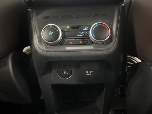 Used 2025 Ford Explorer Platinum image 36