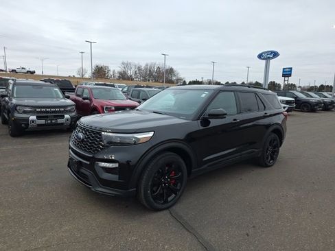 Used 2023 Ford Explorer ST w/ Equipment Group 401A image 3