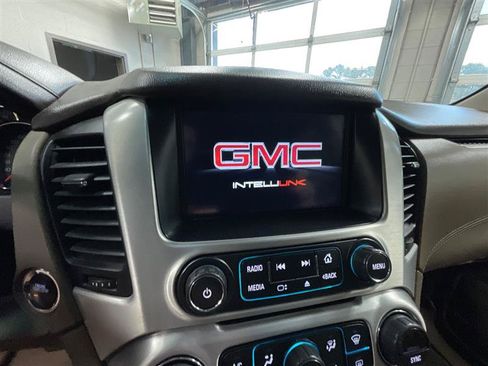 Used 2017 GMC Yukon SLT w/ Premium Edition AWD/4WD image 16