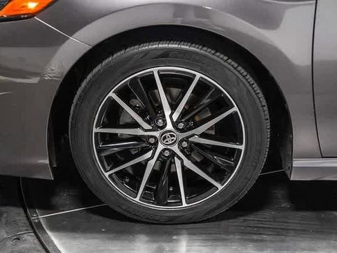 Used 2021 Toyota Camry SE image 11