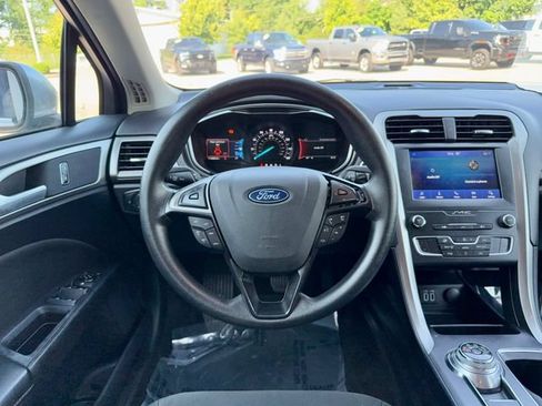 Used 2020 Ford Fusion SE FWD image 16