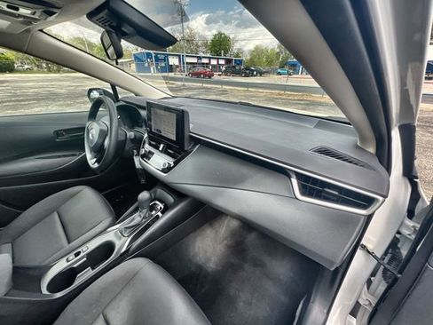 Used 2025 Toyota Corolla LE FWD image 27