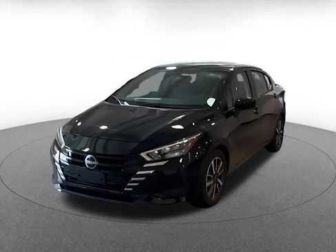 Used 2025 Nissan Versa SV FWD image 2