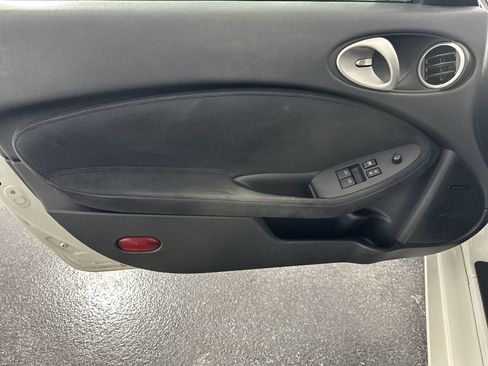 Used 2009 Nissan 370Z Touring RWD image 30