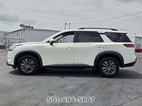 Used 2022 Nissan Pathfinder SV AWD/4WD image 2